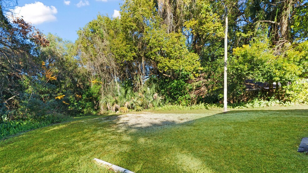 More Photos Of 317 S Volusia Ave, Orange City Freestanding For Sale