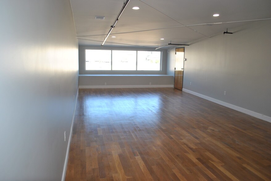 More Photos Of 586 Pleasant St, Watertown Light Distribution For Lease