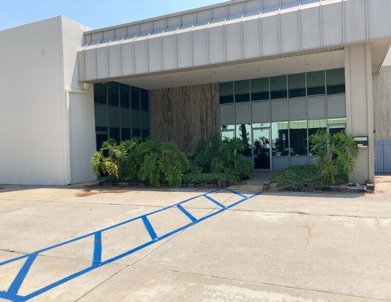 More Photos Of 1437-1463 Fayette St, El Cajon Warehouse For Lease
