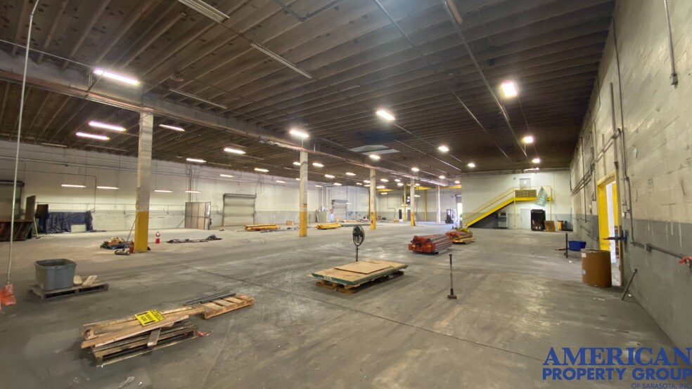 More Photos Of 2075 47th St, Sarasota Warehouse For Lease