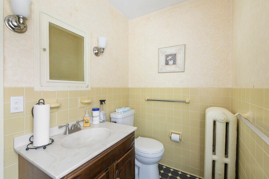 More Photos Of 105 Gleneida Ave, Carmel Office For Sale