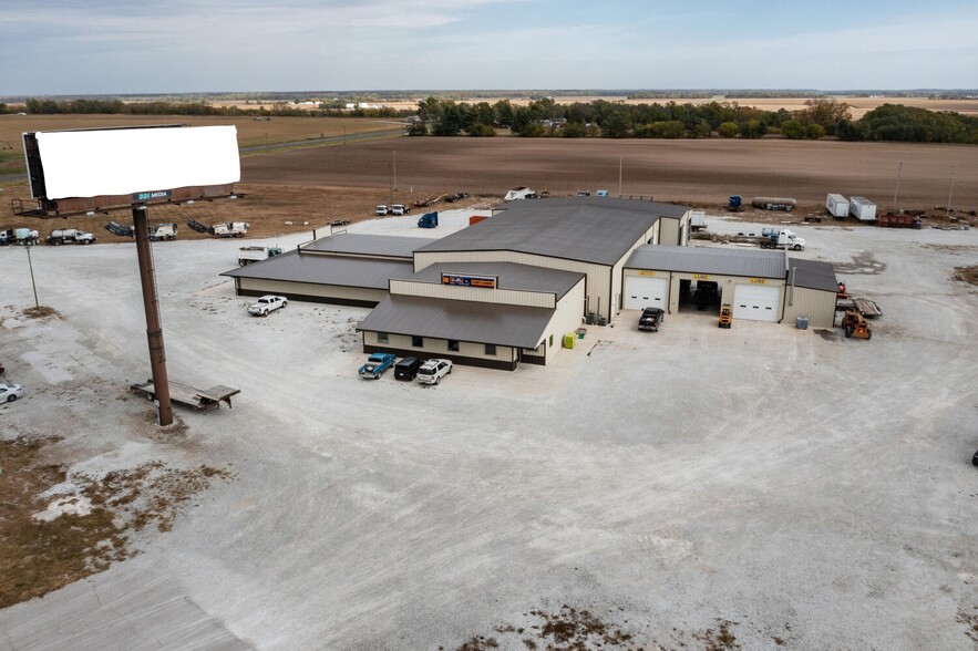 More Photos Of 25137 Outer Road 27, Wayland Auto Repair For Lease