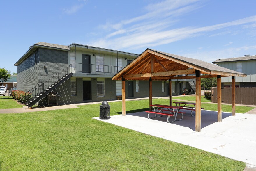 More Photos Of 504 Dudley Cir, Arlington Apartments For Sale