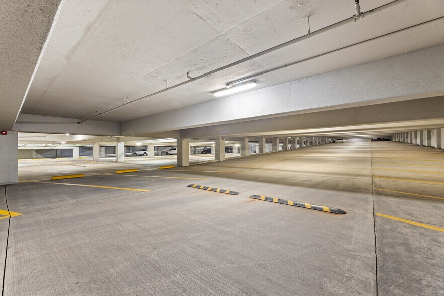 More Photos Of 10000 N Central Expy, Dallas Office Residential For Lease