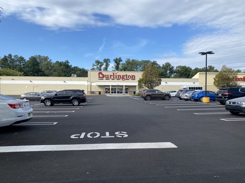 More Photos Of 651 State Route 17 S, Paramus Unknown For Lease