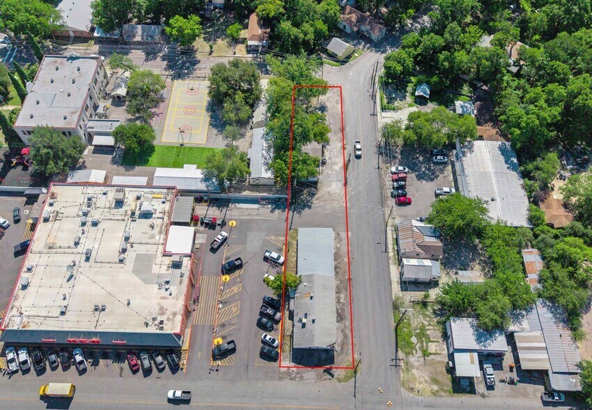 More Photos Of 202 E Canal St, Del Rio Restaurant For Sale