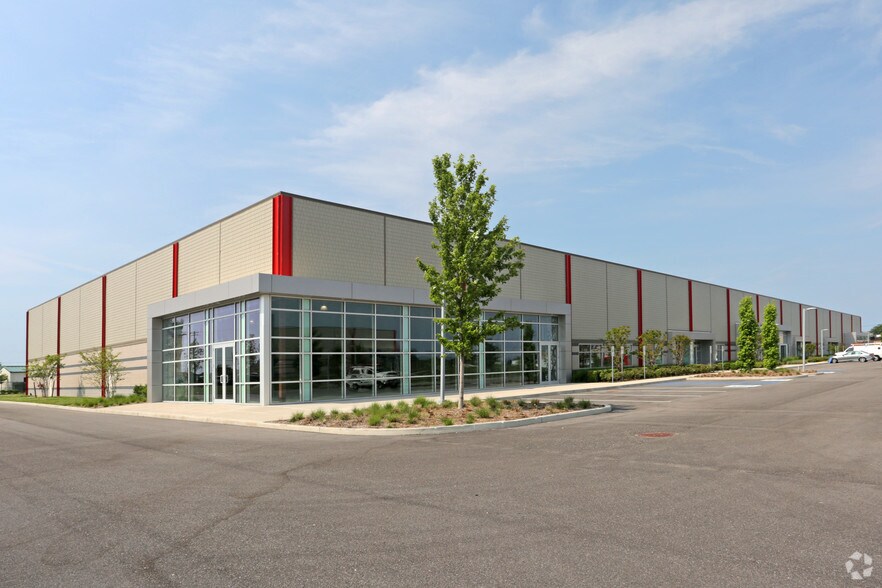 More Photos Of 215 Rogers Way, Westhampton Beach Warehouse For Lease