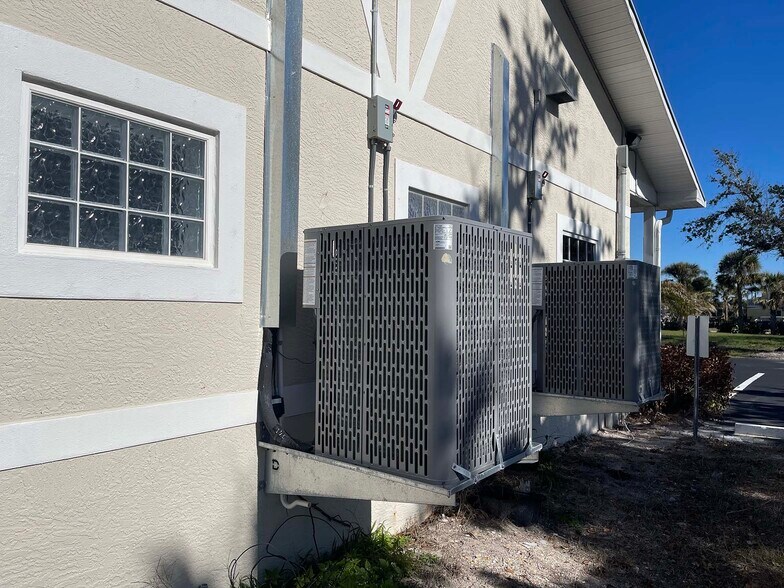 More Photos Of 6061 Estero Blvd, Fort Myers Bank For Sale