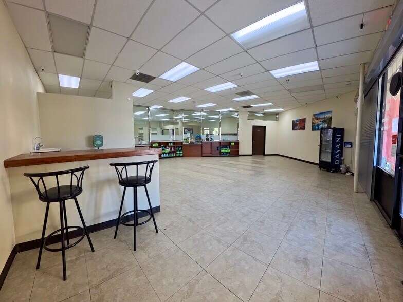 More Photos Of 320-380 S Indian Hill Blvd, Claremont Unknown For Lease