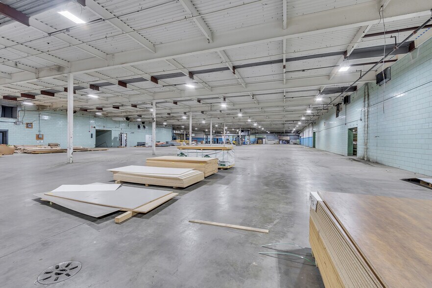 More Photos Of 11200 Dunbarton Blvd, Barnwell Manufacturing For Lease
