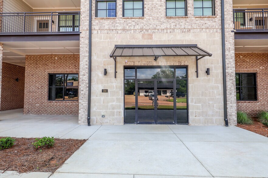More Photos Of 1004 N Lamar Blvd, Oxford Apartments For Lease