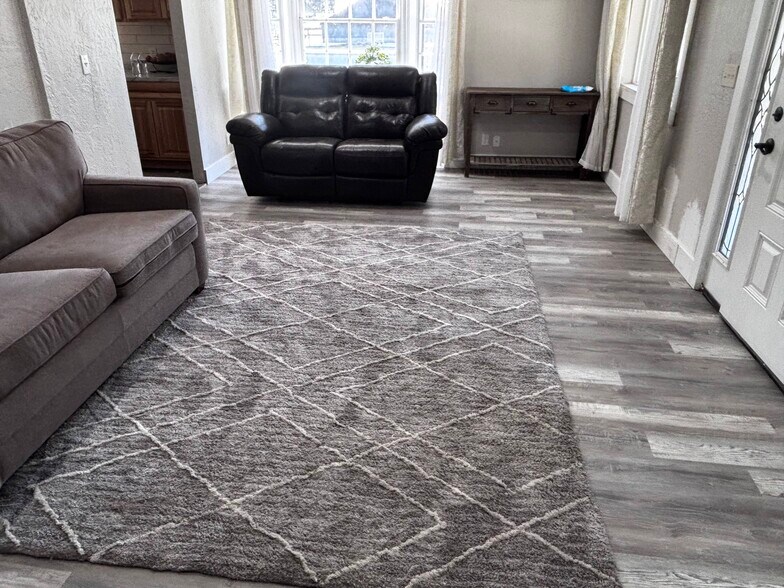 More Photos Of 305 N 3rd St, Mccall Freestanding For Sale