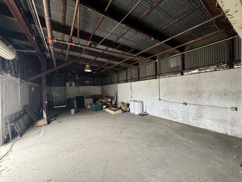 More Photos Of 1127 Chestnut St, Marysville Warehouse For Sale