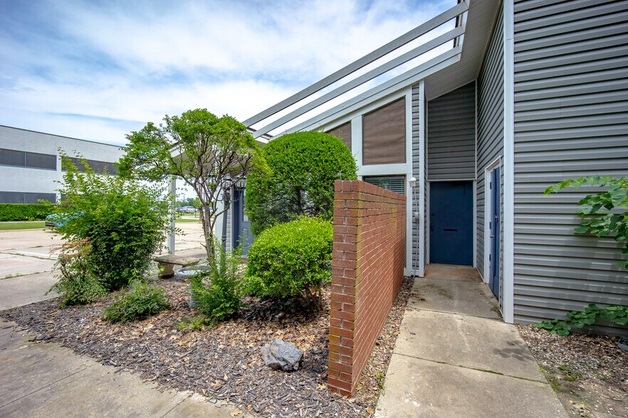 More Photos Of 2400 Tee Cir, Norman Medical For Lease