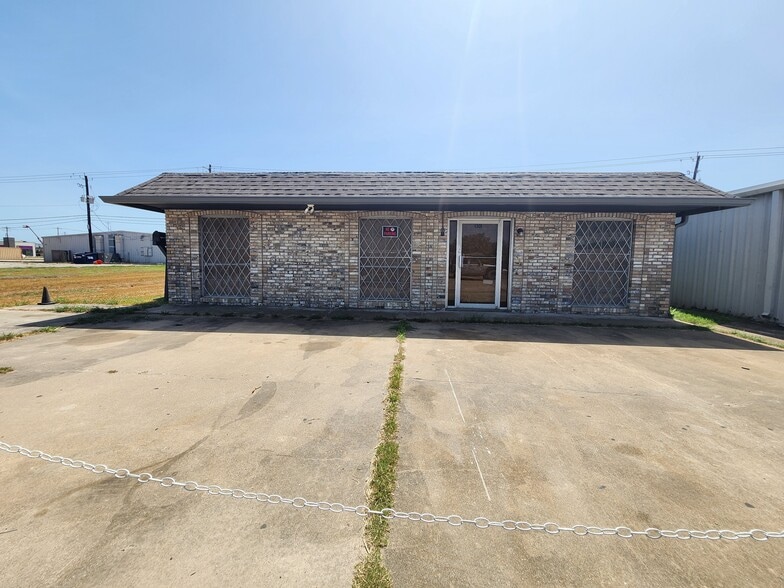 More Photos Of 1301 Avenue H, Freeport Medical For Sale