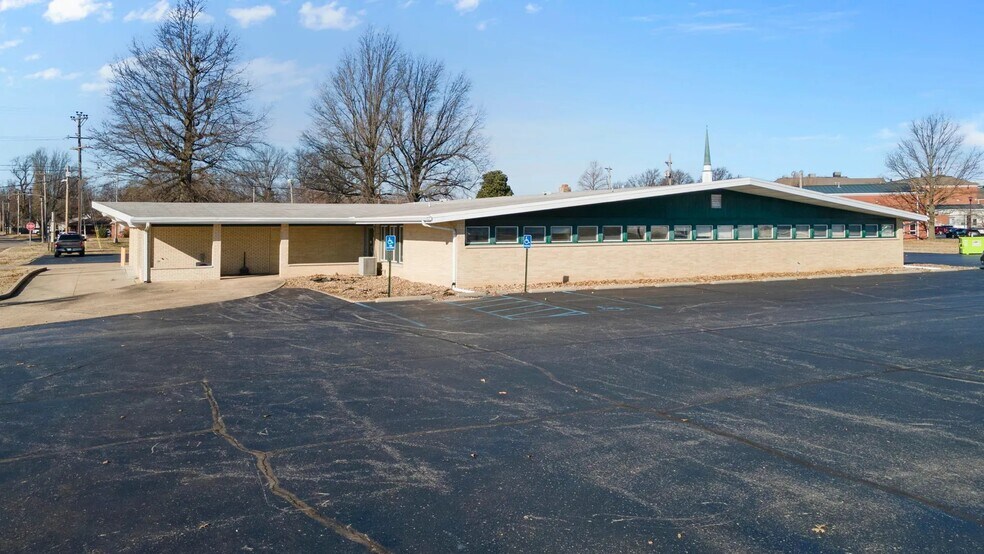 More Photos Of 808 E Wakefield Ave, Sikeston Healthcare For Sale