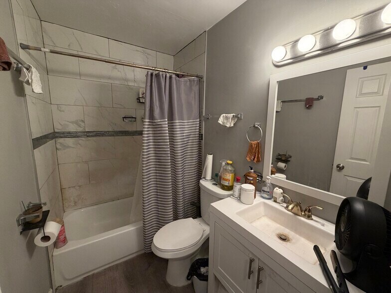 More Photos Of 21907 Jeffrey Ave, Sauk Village Apartments For Sale