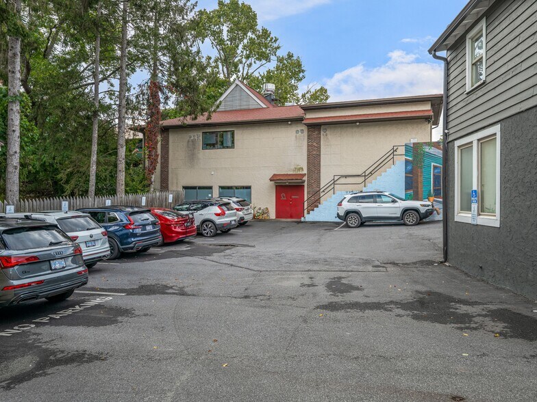 More Photos Of 339 Merrimon Ave, Asheville Office For Sale