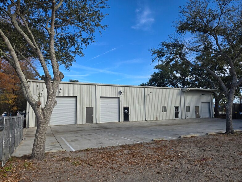 Primary Photo Of 1765 Carneige Ave, Clearwater Warehouse For Sale