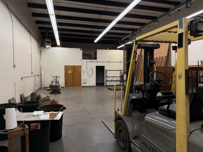 More Photos Of 536 Hi Tech Pky, Oakdale Warehouse For Sale