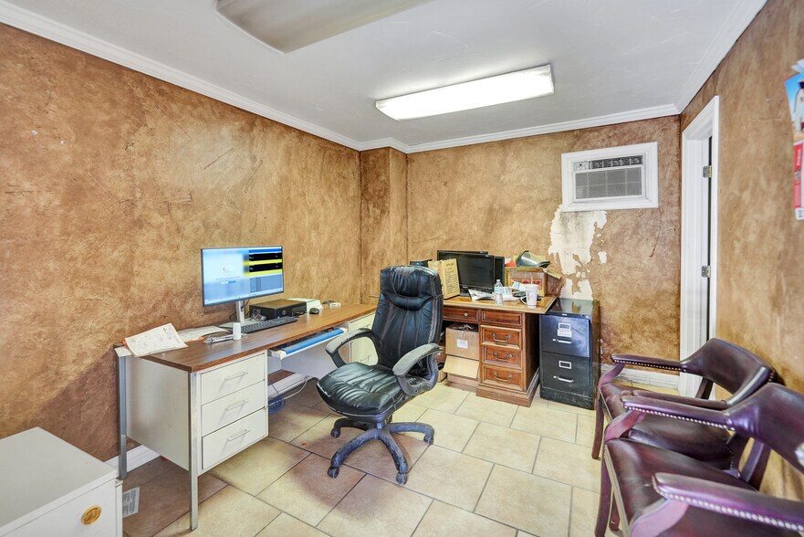 More Photos Of 2110 W 44th St, Odessa Industrial For Sale