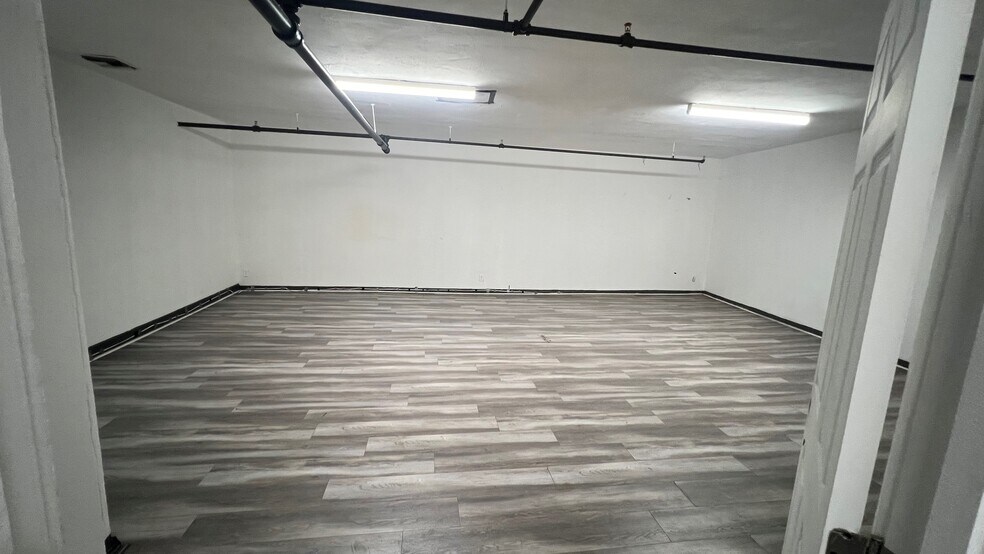 More Photos Of 1800 Essex St, Los Angeles Light Distribution For Lease