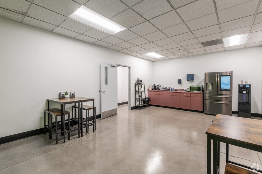 More Photos Of 250 Vista Blvd, Sparks Warehouse For Lease