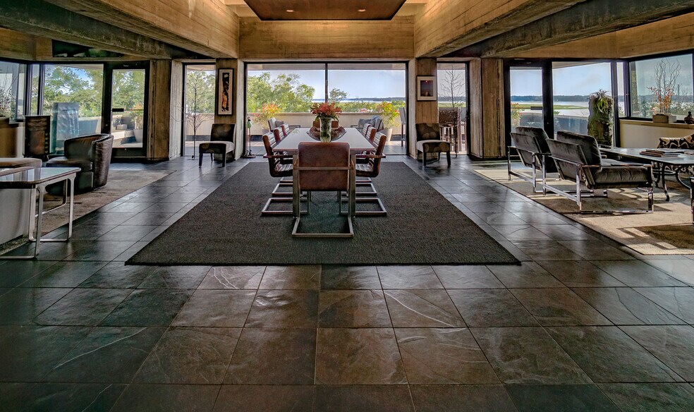 More Photos Of 916 Bay St, Beaufort Office For Sale