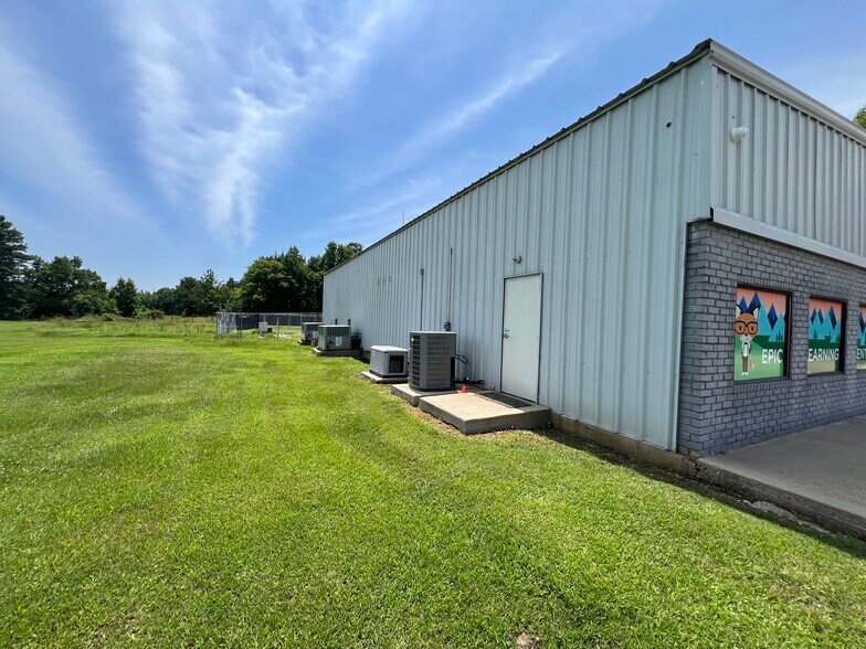 More Photos Of 11799 Mansfield Rd, Keithville Freestanding For Lease