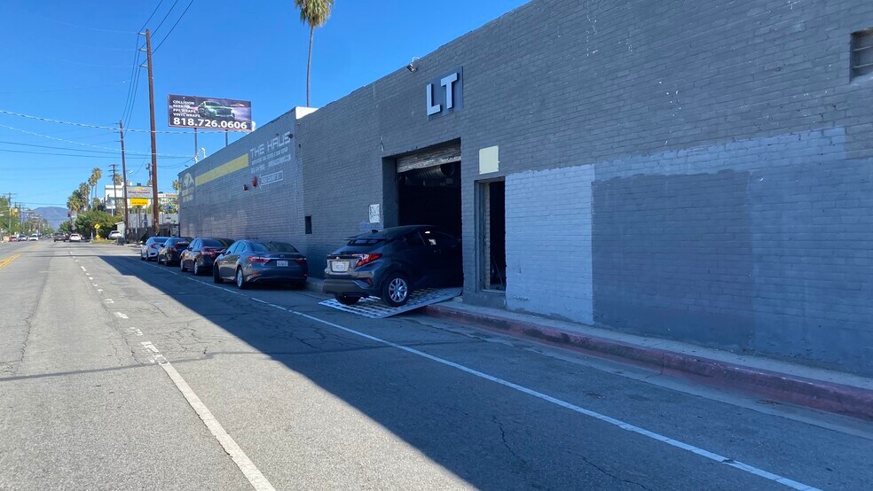 More Photos Of 14855 Bessemer St, Van Nuys Service For Lease