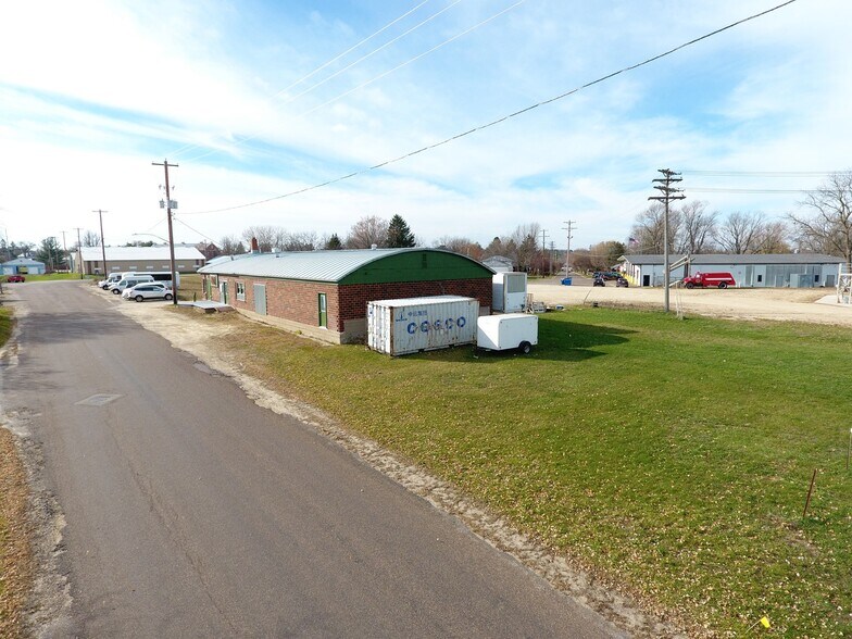 More Photos Of 514 Railroad Ave, Viroqua Manufacturing For Sale