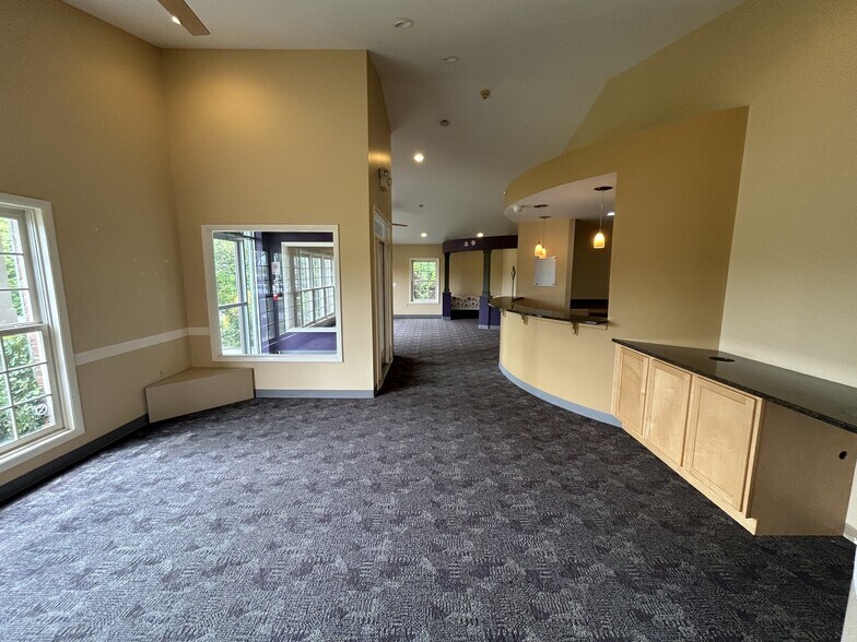 More Photos Of 11907 Montgomery Rd, Cincinnati Medical For Lease