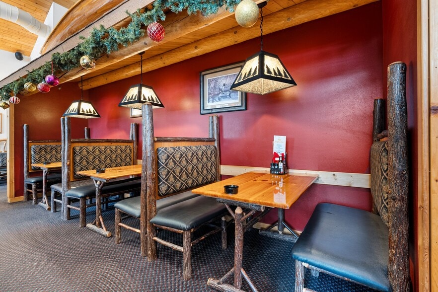 More Photos Of 18398 Waubee Park Ln, Lakewood Hotel For Sale