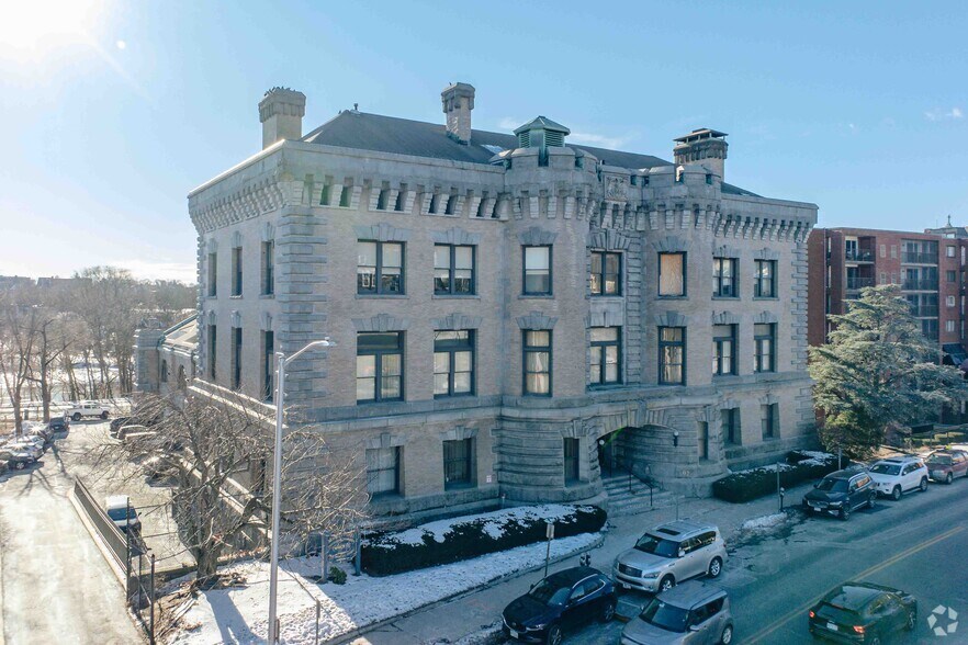 More Photos Of 92 High St, Medford Medical For Lease
