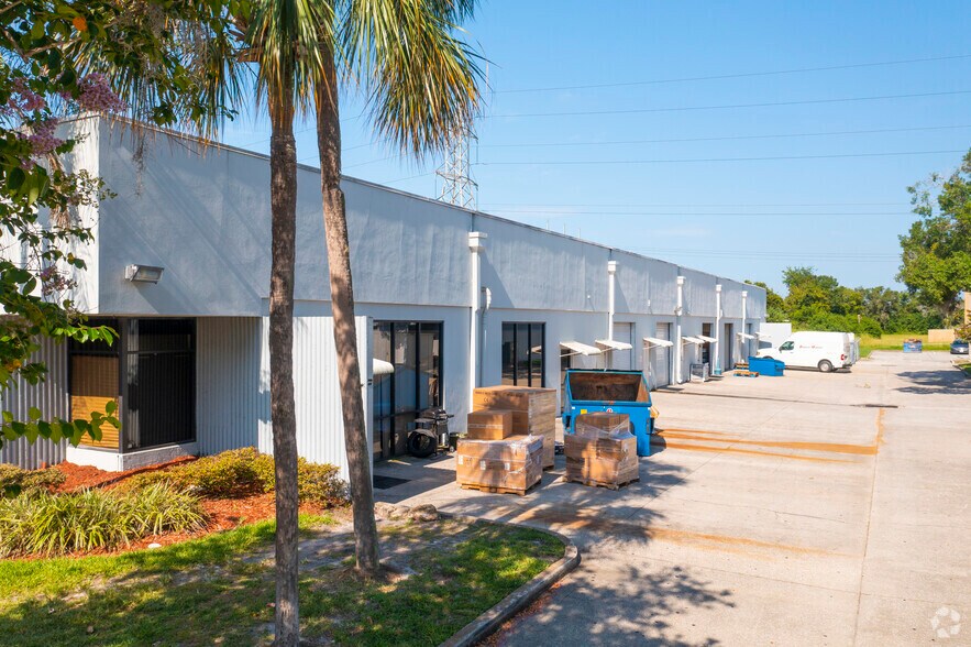 More Photos Of 8402 Laurel Fair Cir, Tampa Unknown For Lease