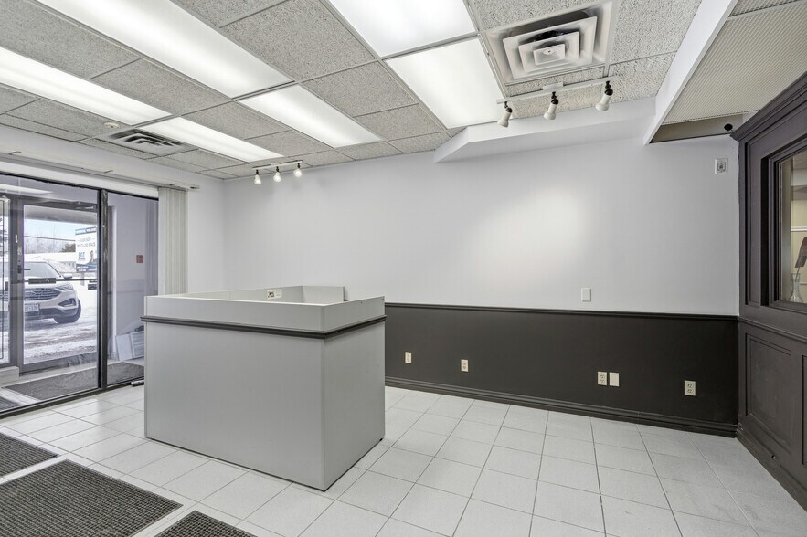 More Photos Of 642 Great Northern Rd, Sault Ste Marie Freestanding For Lease