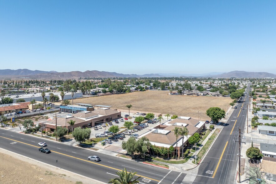 More Photos Of 901 S State St, Hemet Office For Lease