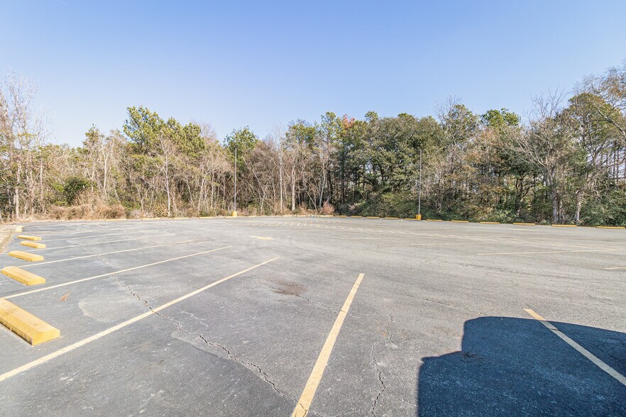 More Photos Of 2057 E Madison Ave, Bastrop Freestanding For Sale