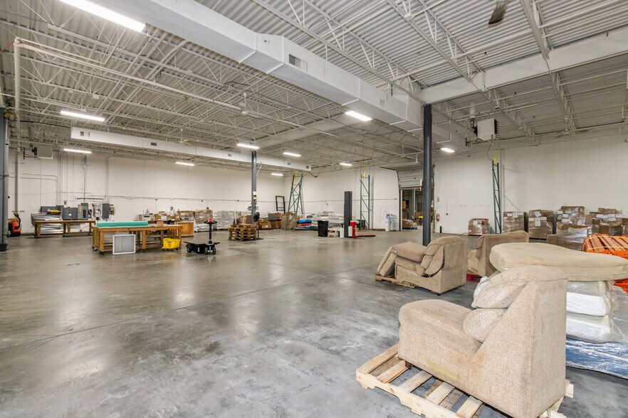 More Photos Of 161 Remington Blvd, Ronkonkoma Warehouse For Sale