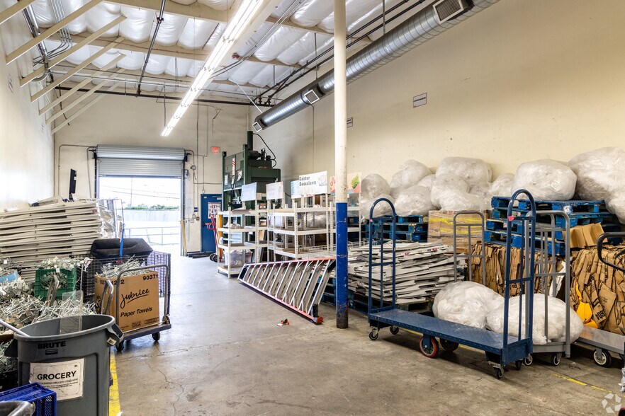 More Photos Of 11040 W Pico Blvd, Los Angeles Freestanding For Lease