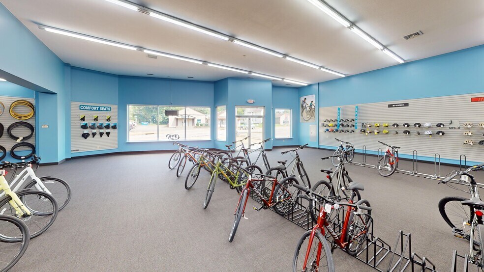 More Photos Of 964 N State St, Girard Freestanding For Sale