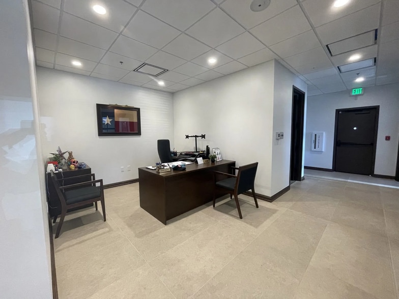 More Photos Of 2220 Sam Rayburn Hwy, Melissa Medical For Lease