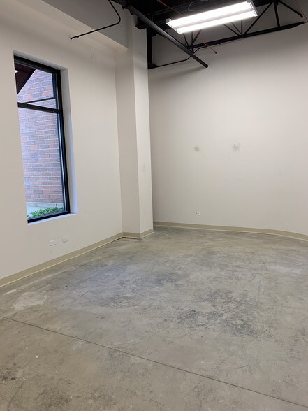 More Photos Of 2390 Esplanade Dr, Algonquin Office For Lease