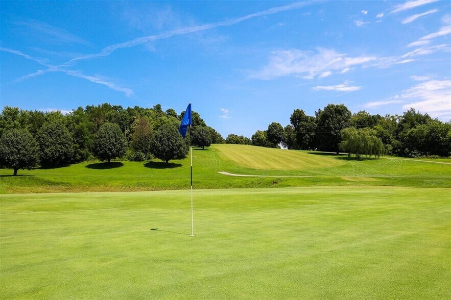 More Photos Of 6198 Randolph Summer Shade Rd, Summer Shade Sports And Entertainment For Sale