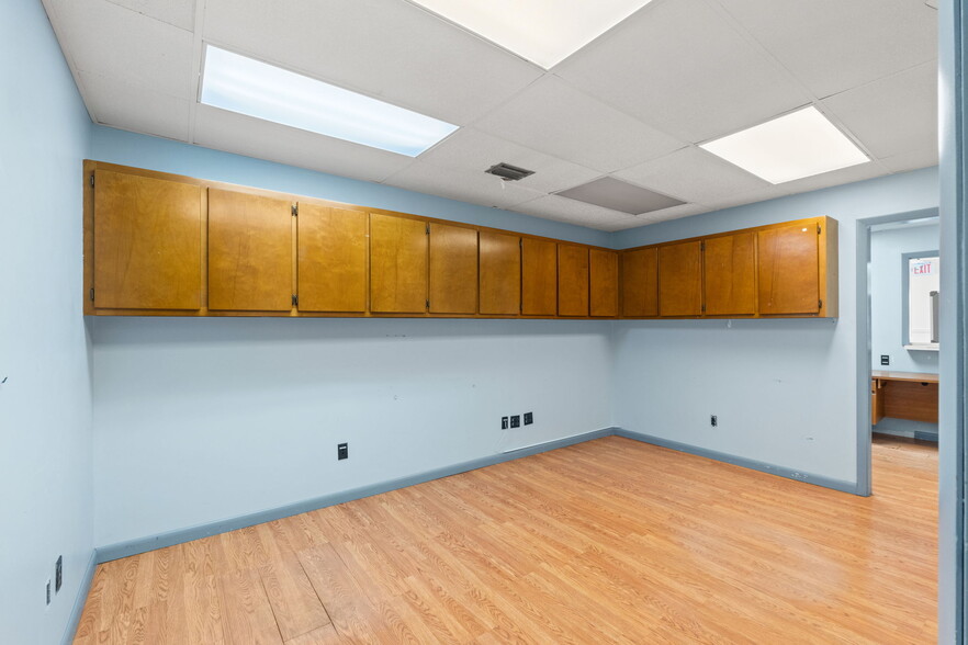 More Photos Of 215 W 6th St, Panama City Medical For Lease