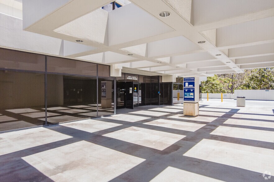 More Photos Of 200 N Vineyard Blvd, Honolulu Office For Lease