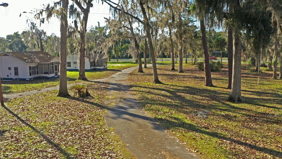 More Photos Of 18585 N US Highway 441, Reddick Hotel For Sale