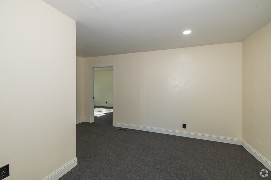 More Photos Of 3625 Mission Ave, Carmichael Medical For Lease