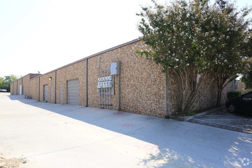 More Photos Of 10836 Grissom Ln, Dallas Light Manufacturing For Lease