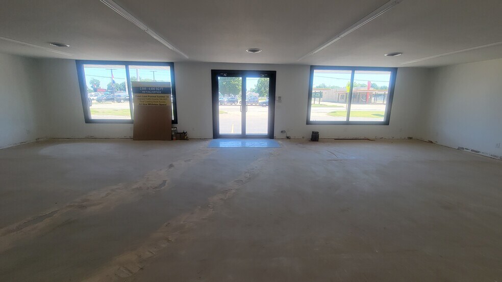 More Photos Of 906 W Springfield Rd, Taylorville Storefront Retail Office For Lease